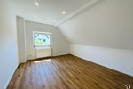 Einfamilienhaus mit 5 Zimmern und 2 Bädern, großem Garten ideal für Familien. Komplett saniert! - Einfamilienhaus Düsseldorf / Rath Rath | Angebot:27112998