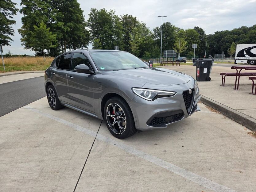 Alfa Romeo Stelvio 90.000 km 31.500 € Tönisvorst 47918