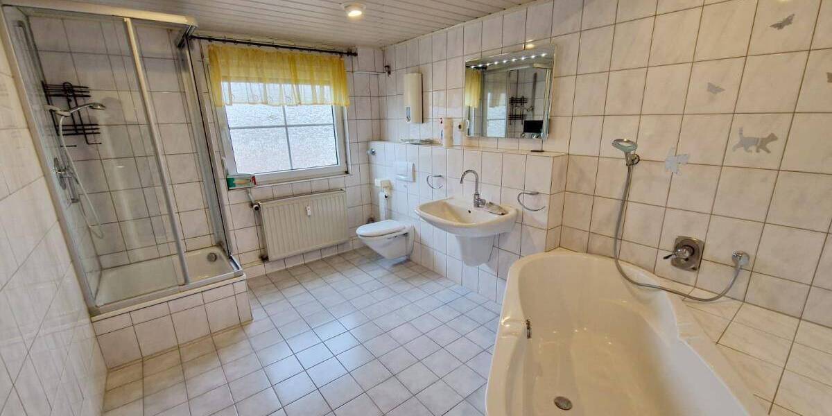 Etagenwohnung Oberhausen Schlad - 3 Zimmer, 100 m&sup2;, 685&euro; | Angebot:26489386