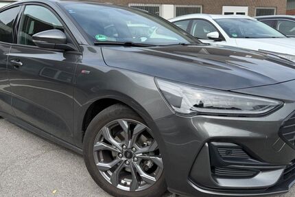 Ford Focus 66.200 km 19.680 &euro; Düsseldorf 40549