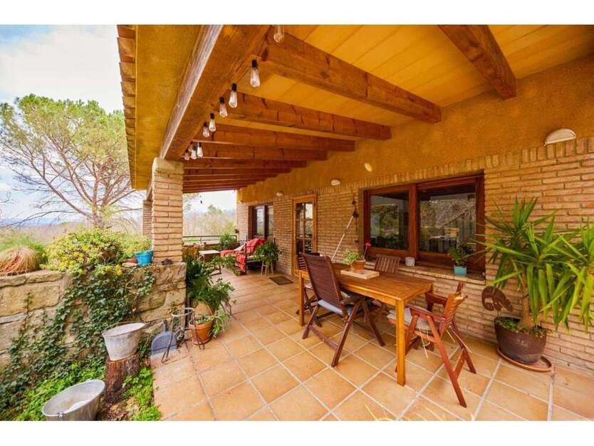 Haus zum Kaufen in Porqueres 742.000 € 660 m²