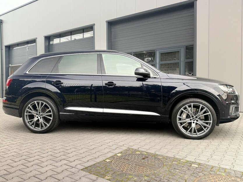 Audi Q7 3.0 TDI e-tron quattro / Panorama / Kamera 179.000 km 31.500 € Mönchengladbach 41066