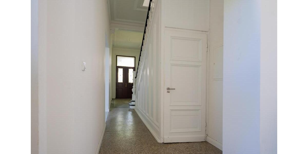 Villa Krefeld Bockum - 5 Zimmer, 180 m&sup2;, 2.040&euro; | Angebot:24987604