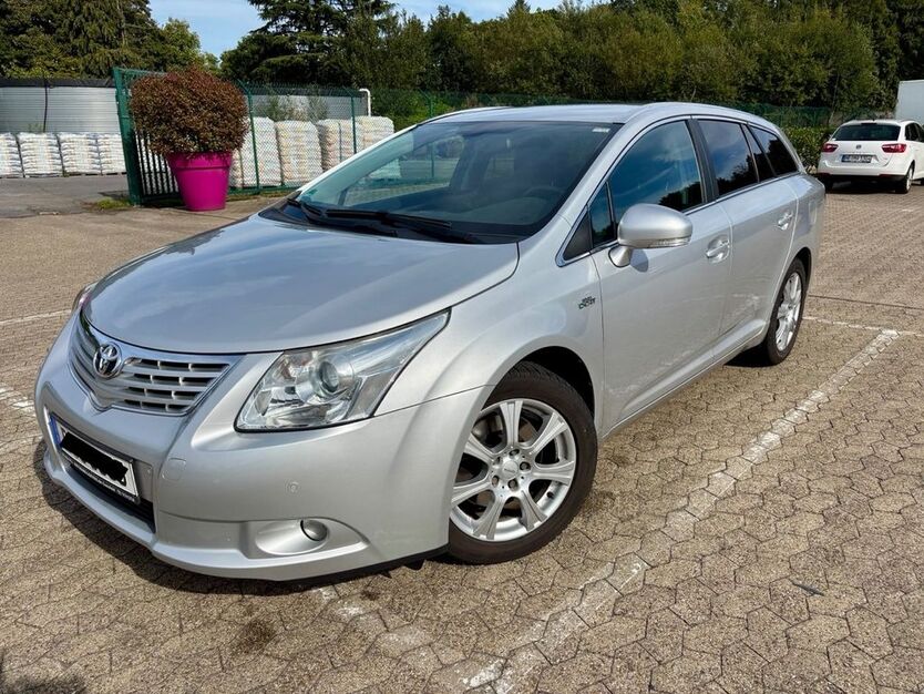 Toyota Avensis 114.021 km 8.500 € Düsseldorf 40629