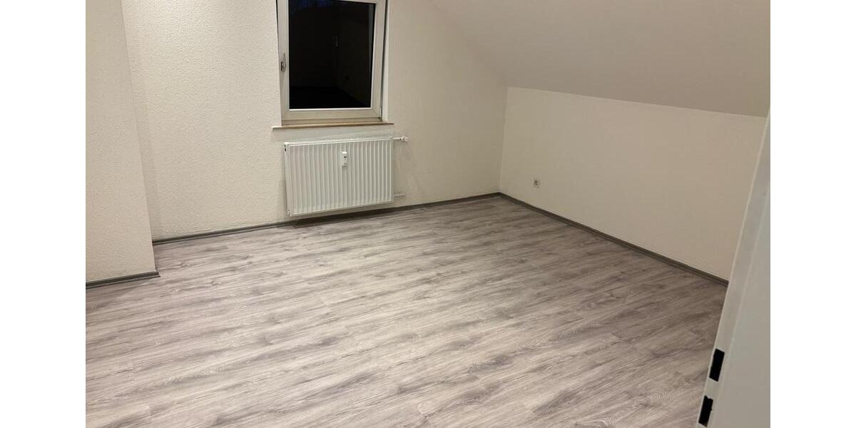 Dachgeschoßwohnung Krefeld - 2 Zimmer, 62 m&sup2;, 700&euro; | Angebot:25469982