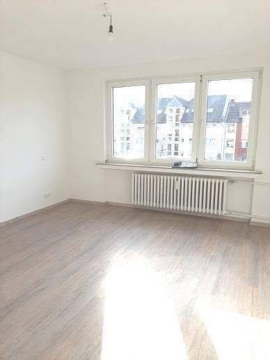 Etagenwohnung Duisburg Neudorf-Süd - 3 Zimmer, 84 m&sup2;, 890&euro; | Angebot:26903955