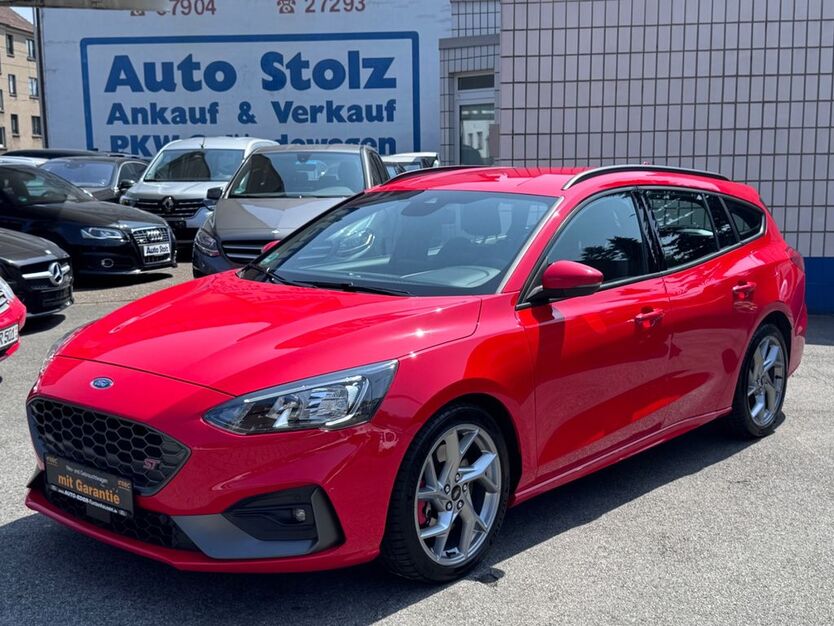 Ford Focus 103.932 km 17.950 € Oberhausen 46045
