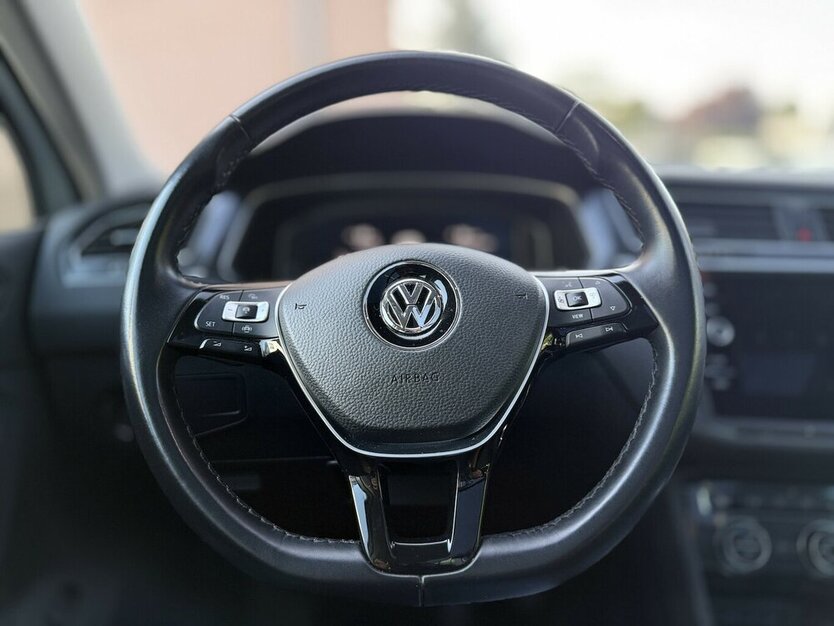 Tiguan R-Line / 4Motion / Pano / Kamera / AAC
