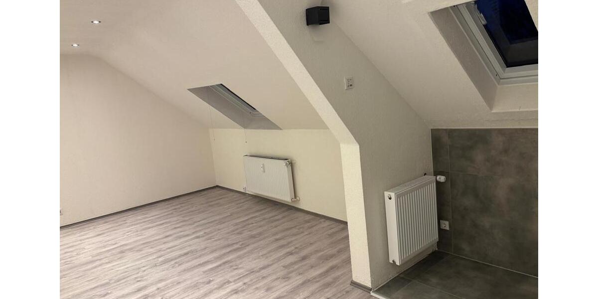 Dachgeschoßwohnung Krefeld - 2 Zimmer, 62 m&sup2;, 700&euro; | Angebot:25469982