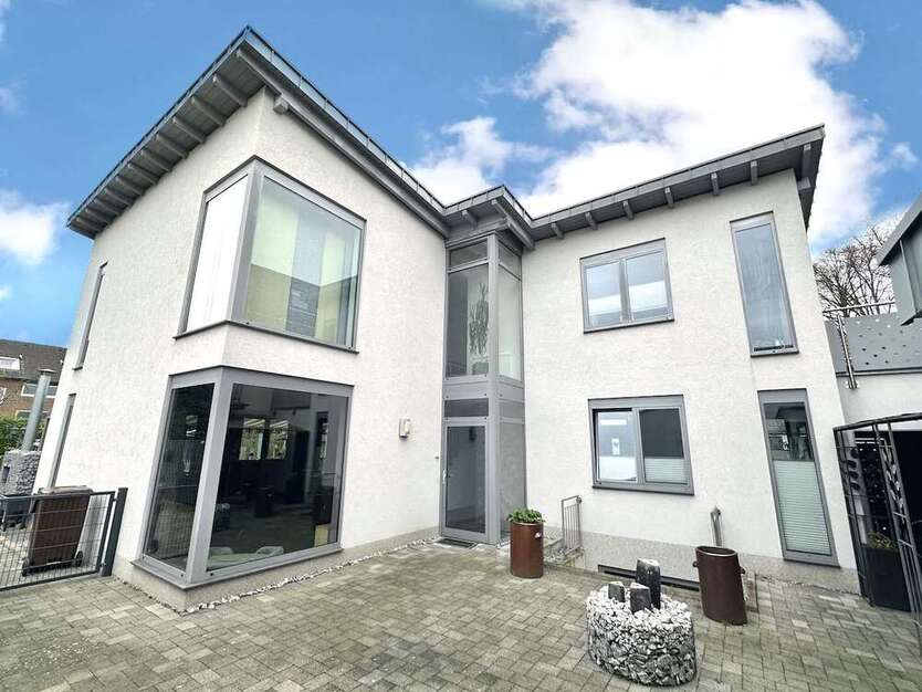 Haus zum Kaufen in Neuss 1.799.000 € 370 m²