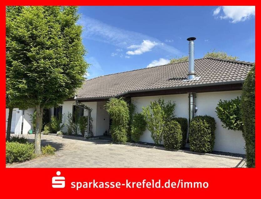 Freistehender Bungalow mit Garage und Carport