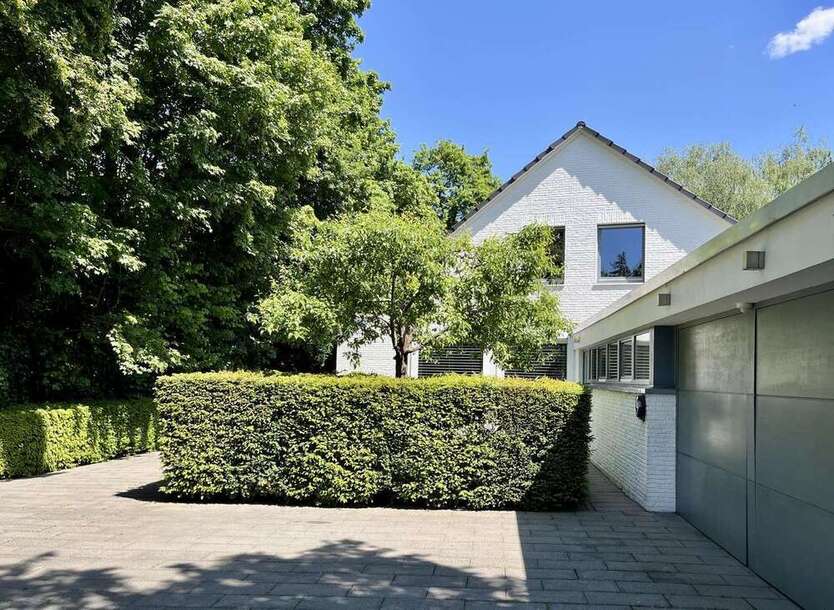 Haus zum Kaufen in Krefeld 1.330.000 € 192 m²
