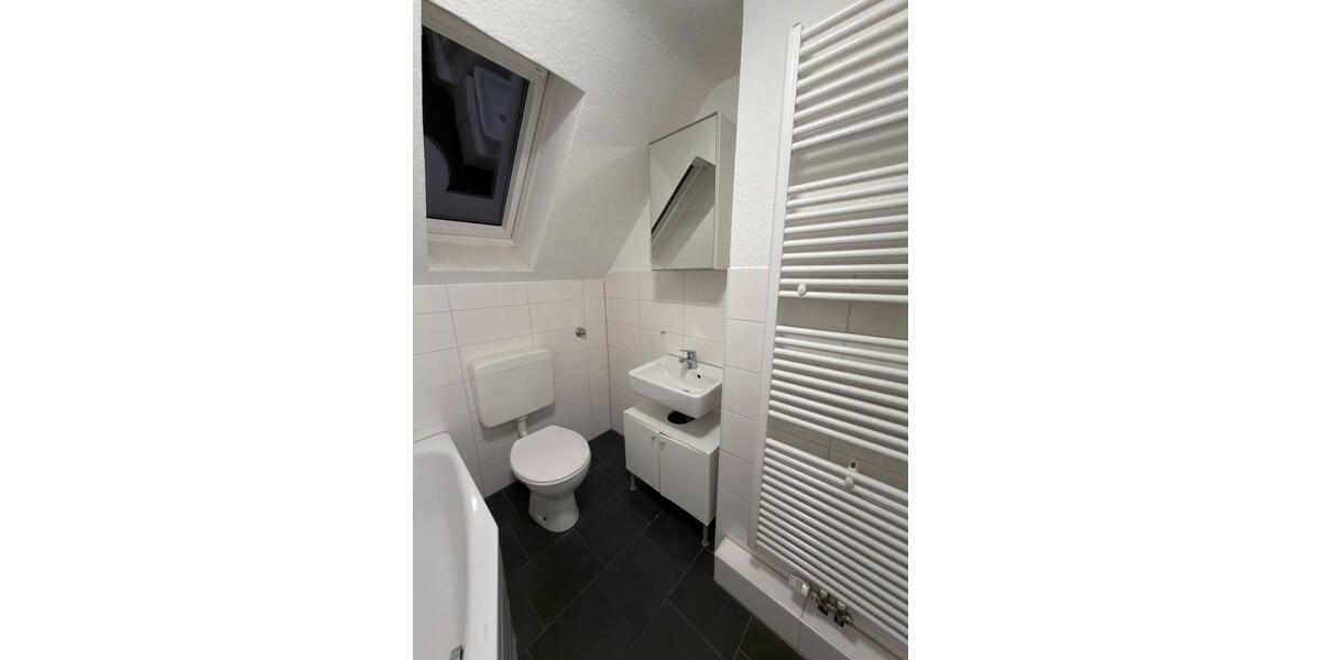 Dachgeschoßwohnung Essen Stadtbezirk VI - 3.5 Zimmer, 72 m&sup2;, 809&euro; | Angebot:24731097