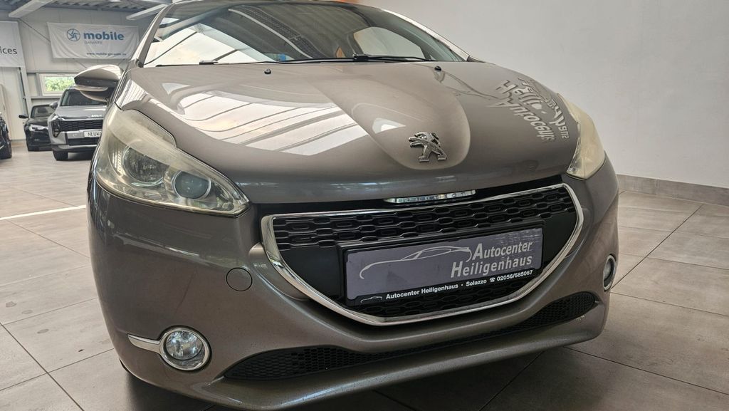 Peugeot 208 234.785 km 2.980 &euro; Heiligenhaus 42579