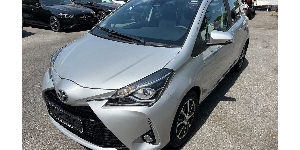 Toyota Yaris 4.557 km 15.900 &euro; Oberhausen 46045