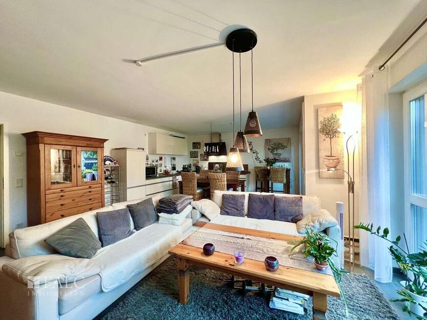 2-Zimmer-Wohnung in Duisburg-Süd mit 109 qm Privatgarten – befristet auf 4 Jahre zimmer