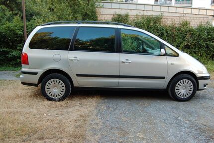 VW Sharan 230.000 km 2.990 &euro; Düsseldorf 40593