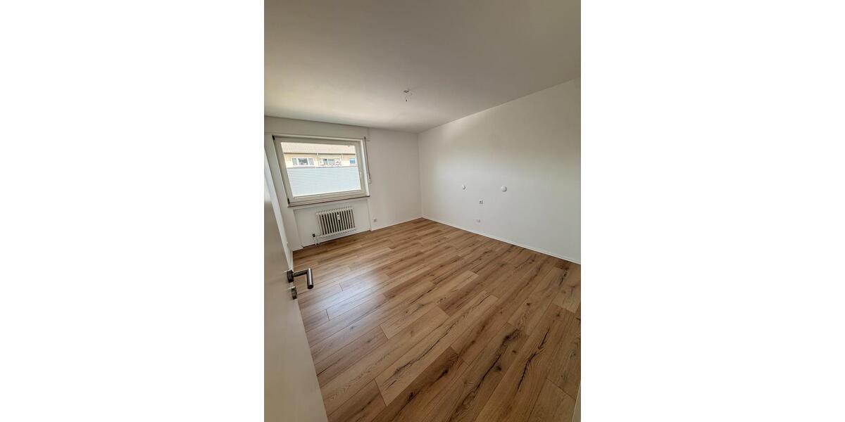 Etagenwohnung Duisburg Rheinhausen - 3.5 Zimmer, 88 m&sup2;, 235.000&euro; | Angebot:26825628