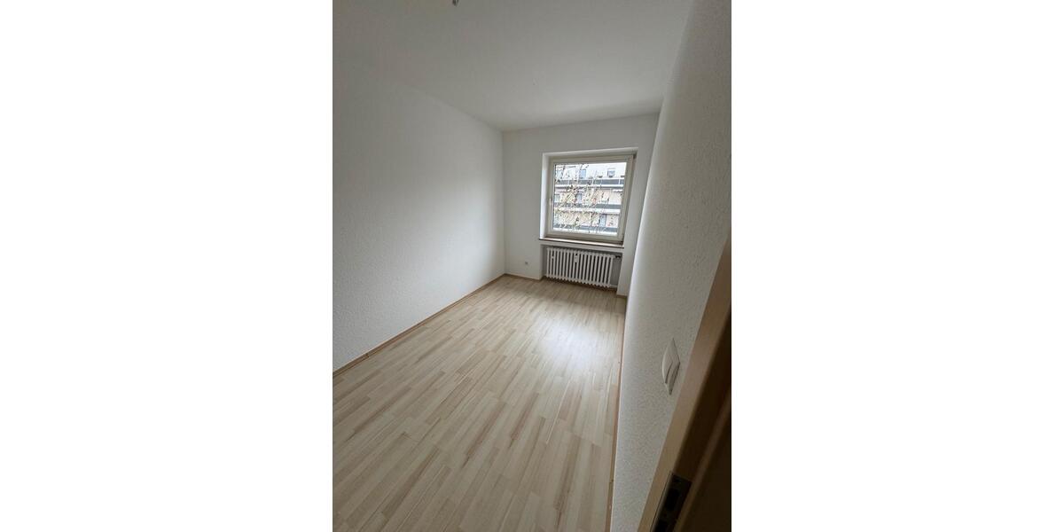 Etagenwohnung Moers Rheinkamp - 4 Zimmer, 95 m&sup2;, 890&euro; | Angebot:25616652