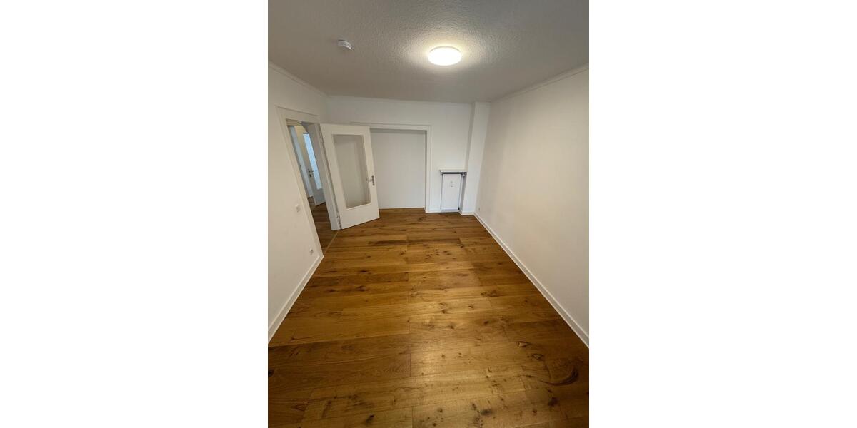 Erdgeschoßwohnung Essen Stadtbezirk III - 5 Zimmer, 142 m&sup2;, 1.480&euro; | Angebot:25515284