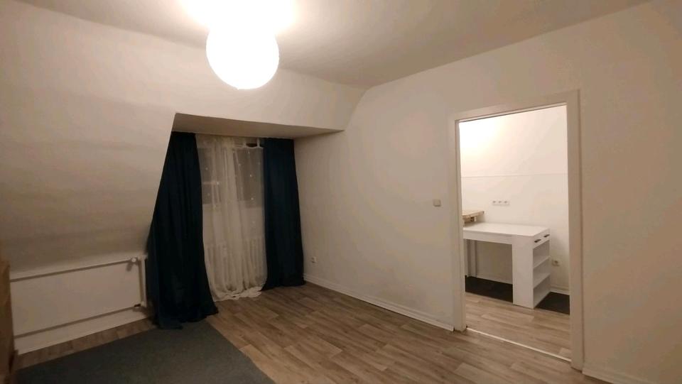 Dachgeschoßwohnung Essen Stadtbezirk III - 2 Zimmer, 44 m&sup2;, 310&euro; | Angebot:25523336