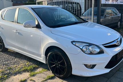Hyundai i30 89.000 km 5.399 € Mönchengladbach 41063