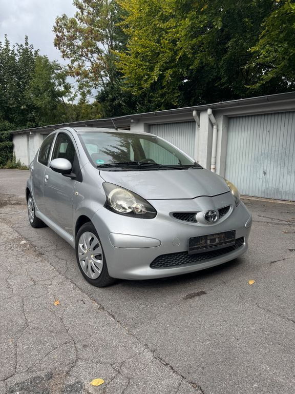 Toyota Aygo (X) 96.000 km 3.549 € Mülheim 45476