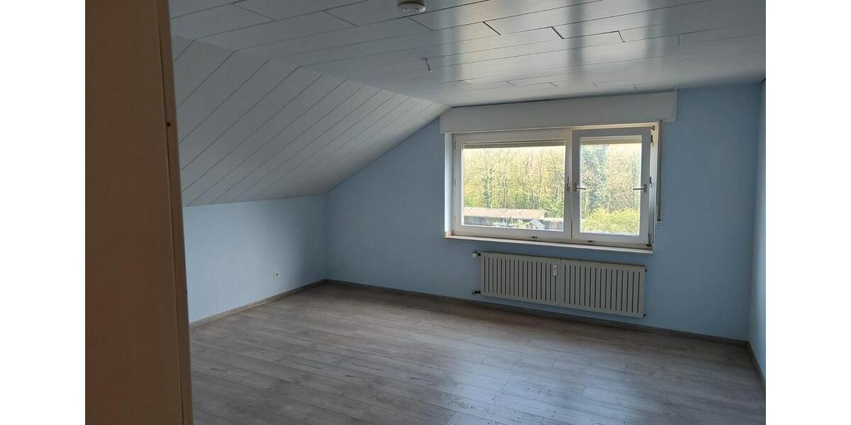 Dachgeschoßwohnung Voerde (Niederrhein) - 2 Zimmer, 60 m&sup2;, 324&euro; | Angebot:26085825