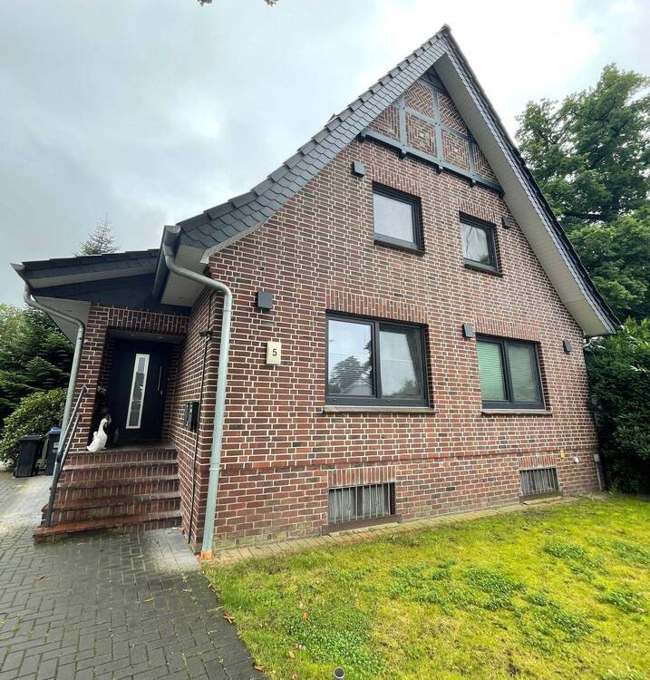 Hochwertige 3-Zimmer-Wohnung in Stade-Helmste mit Gartenanteil