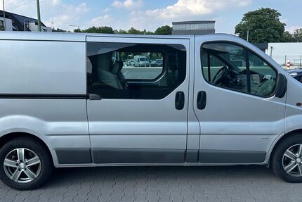 Opel Vivaro 178.000 km 11.880 &euro; Duisburg 47138