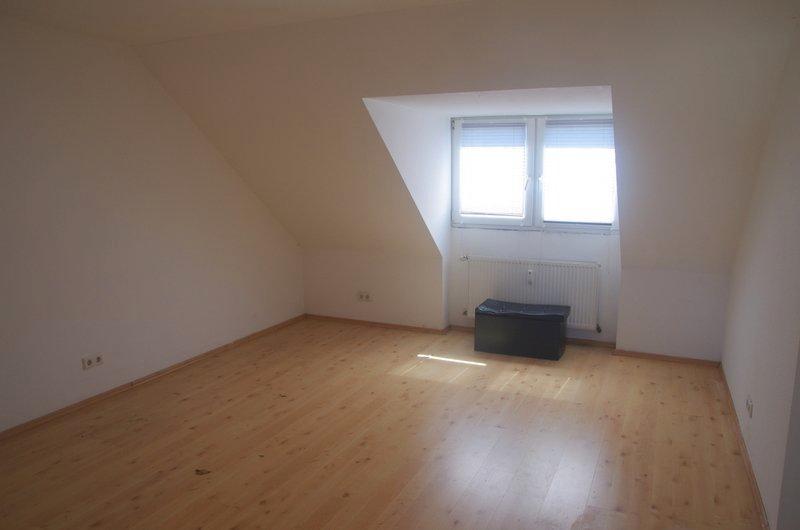 Dachgeschoßwohnung Essen Stadtbezirk V - 2 Zimmer, 80 m&sup2;, 500&euro; | Angebot:26367883