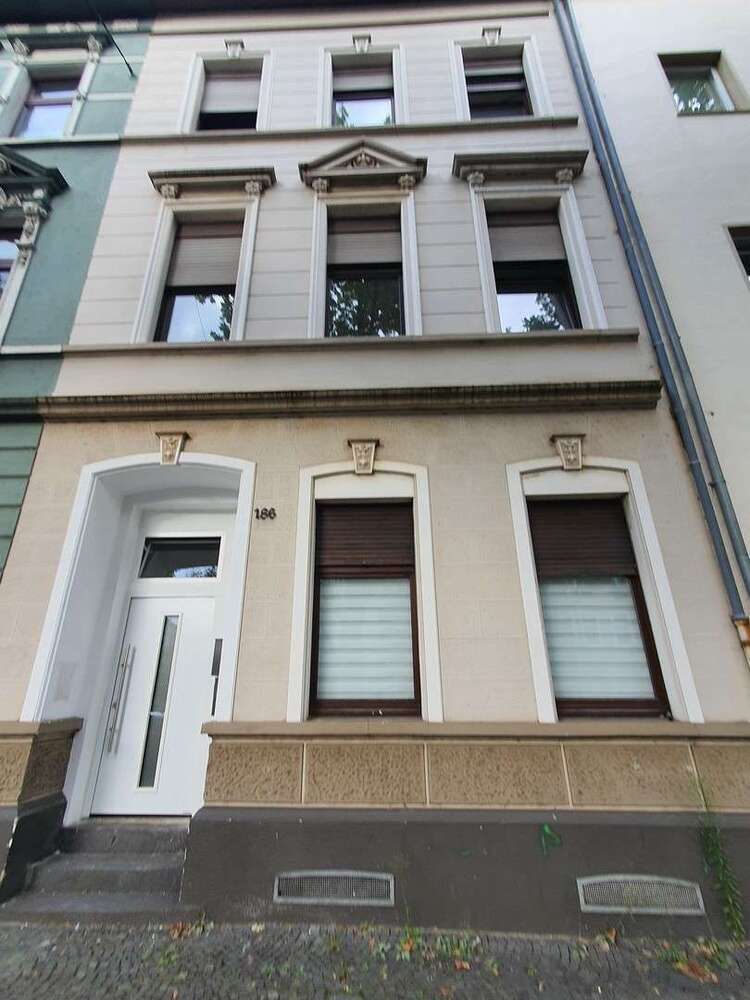 Haus zum Kaufen in Krefeld 599.000 € 315 m²