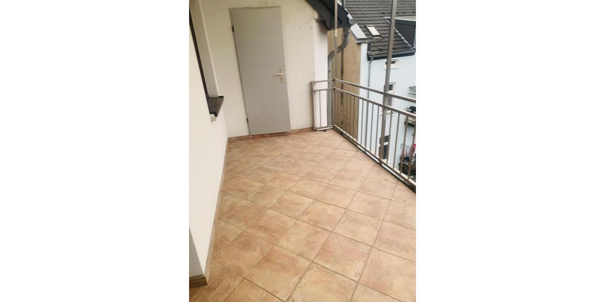 Etagenwohnung Düsseldorf Oberbilk - 2 Zimmer, 76 m&sup2;, 920&euro; | Angebot:25238057