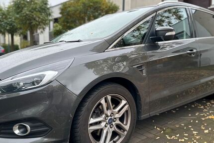Ford S-Max 98.000 km 22.500 € Düsseldorf 40591