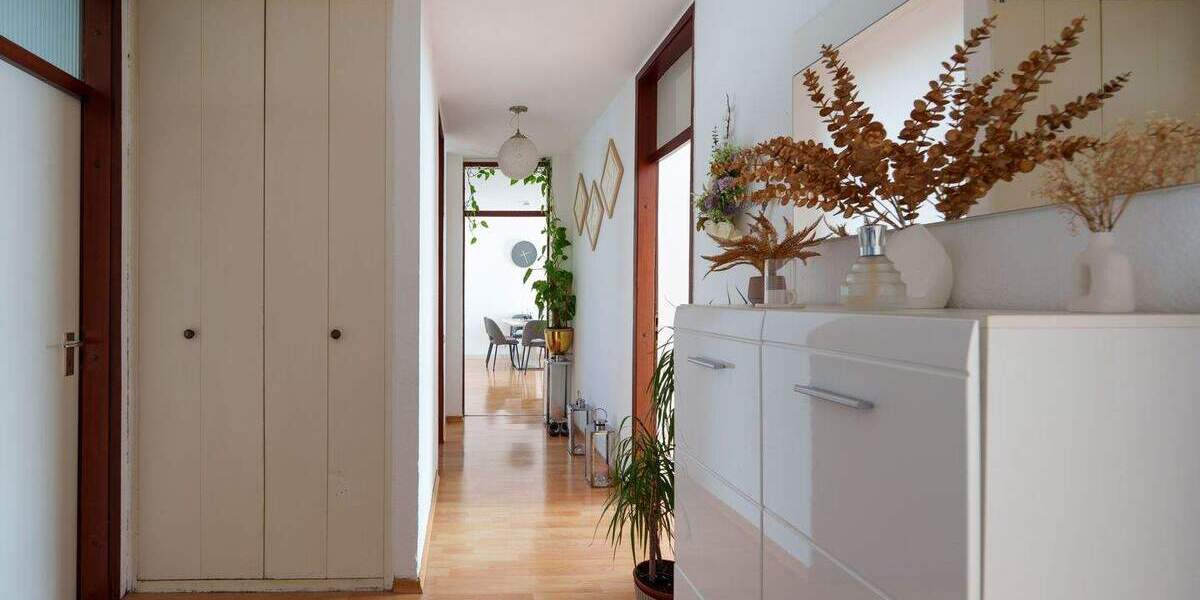 Etagenwohnung Neuss Innenstadt - 4 Zimmer, 80 m&sup2;, 209.000&euro; | Angebot:25399974