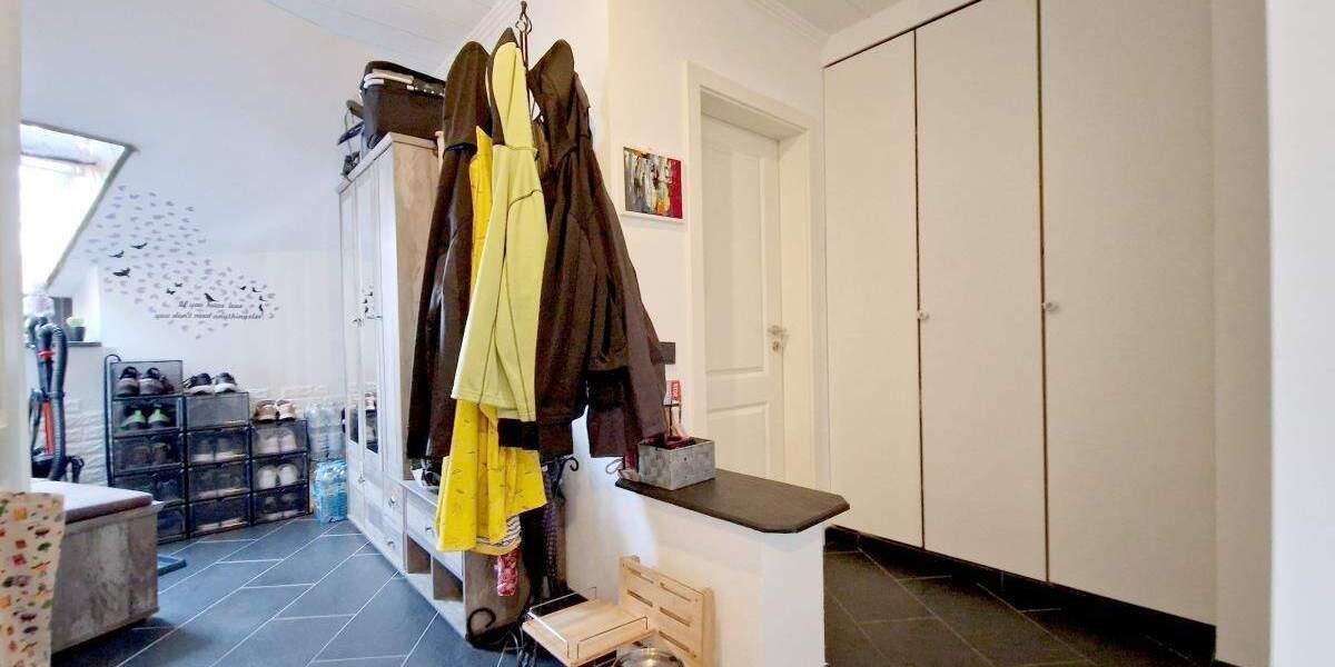 Moderne Wohnung mit Dachterrasse und einer Garage in einem Vierfamilienhaus. 3 zimmer