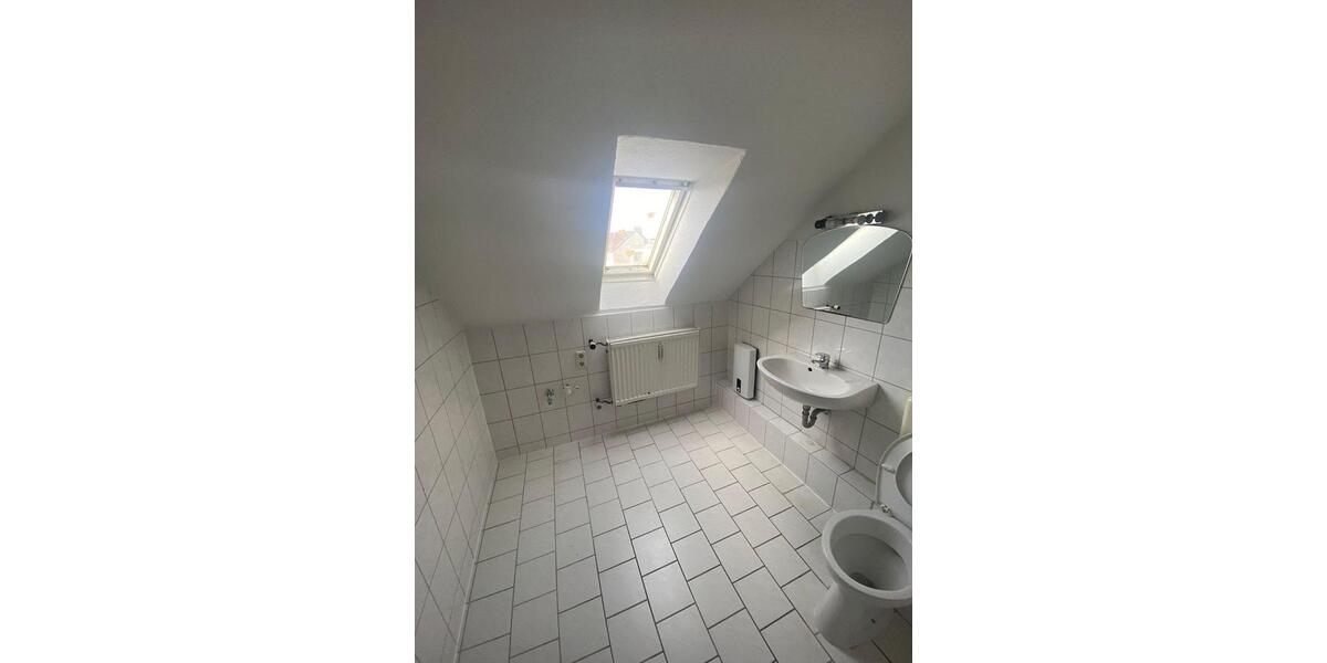 Dachgeschoßwohnung Duisburg Duisburg-Mitte - 2 Zimmer, 65 m&sup2;, 494&euro; | Angebot:25052498