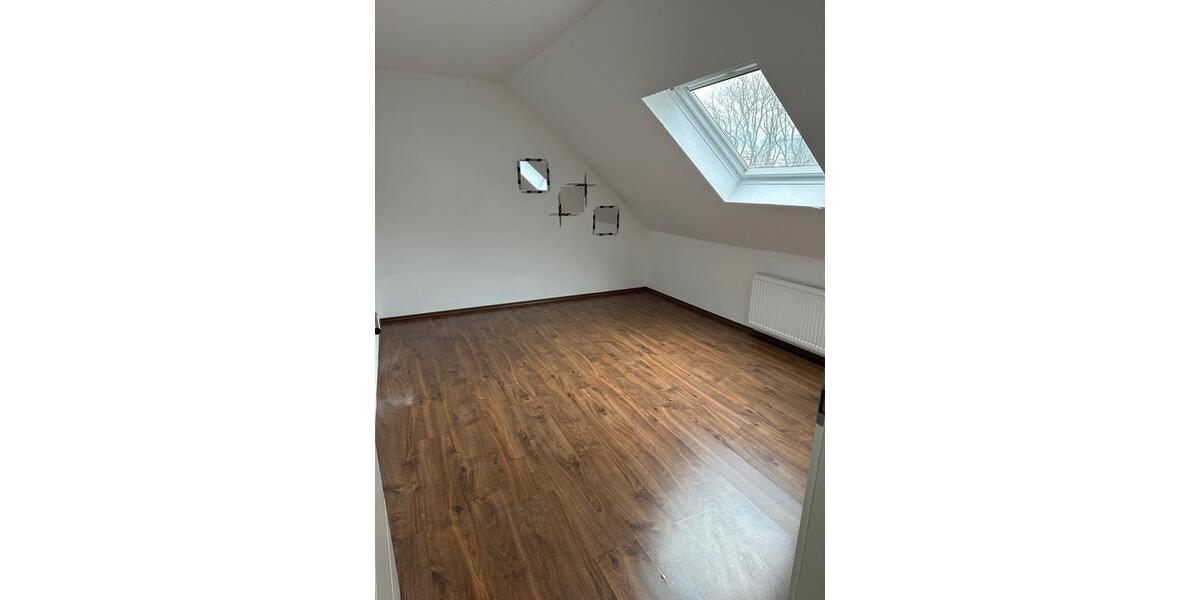 Dachgeschoßwohnung Krefeld Benrad - 2 Zimmer, 80 m&sup2;, 700&euro; | Angebot:26350529