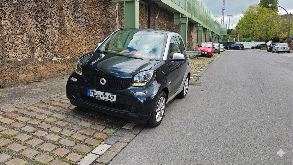 Smart ForTwo 102.800 km 7.775 &euro; Duisburg 47058