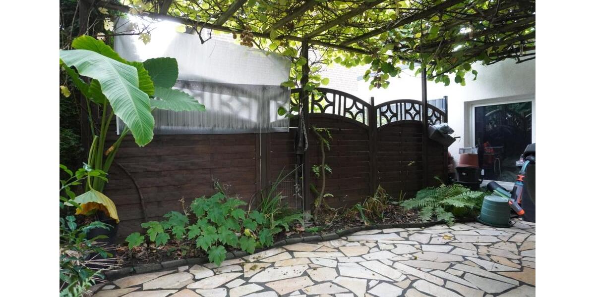 Reiheneckhaus mit Doppelgarage, Garten, PV-Anlage, Speicher 4 zimmer