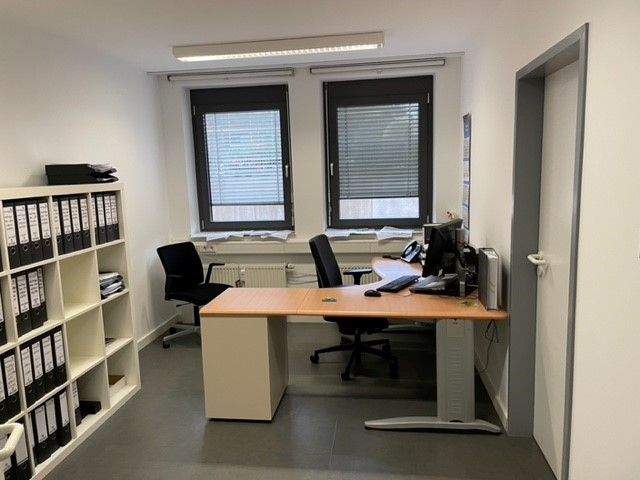 Gewerbeobjekt Meerbusch Büderich - 6 Zimmer, 135 m&sup2;, 1.800&euro; | Angebot:23984455