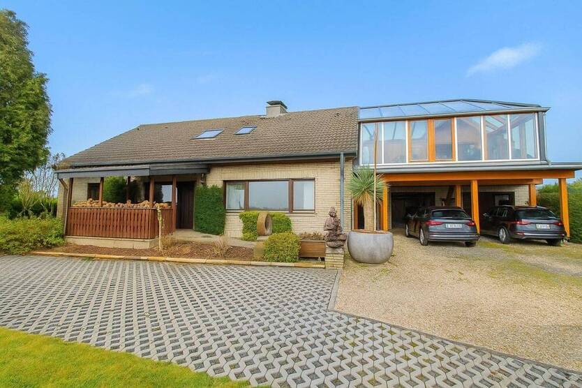 Wohnen. Leben. Glücklich sein. - Großzügiges Ein-Zweifamilienhaus mit Gartenidylle in Viersen