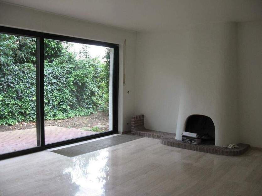 D-Kaiserswerth: Einfamilienhaus, 2 Zimmer, ca. 80 m² Wohnfl., ca. 60 m² Nutzfläche, Terrasse, Stellplatz