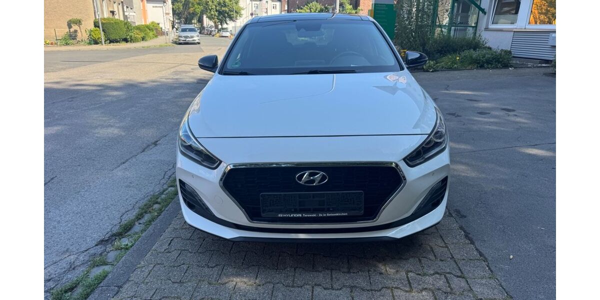 Hyundai i30 105.000 km 14.899 &euro; Gelsenkirchen 45879