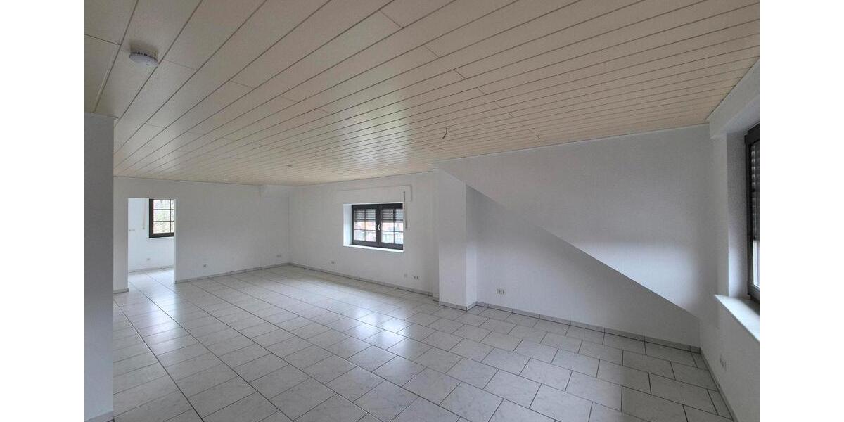 Dachgeschoßwohnung Duisburg Hochheide - 2 Zimmer, 90 m&sup2;, 896&euro; | Angebot:26068541