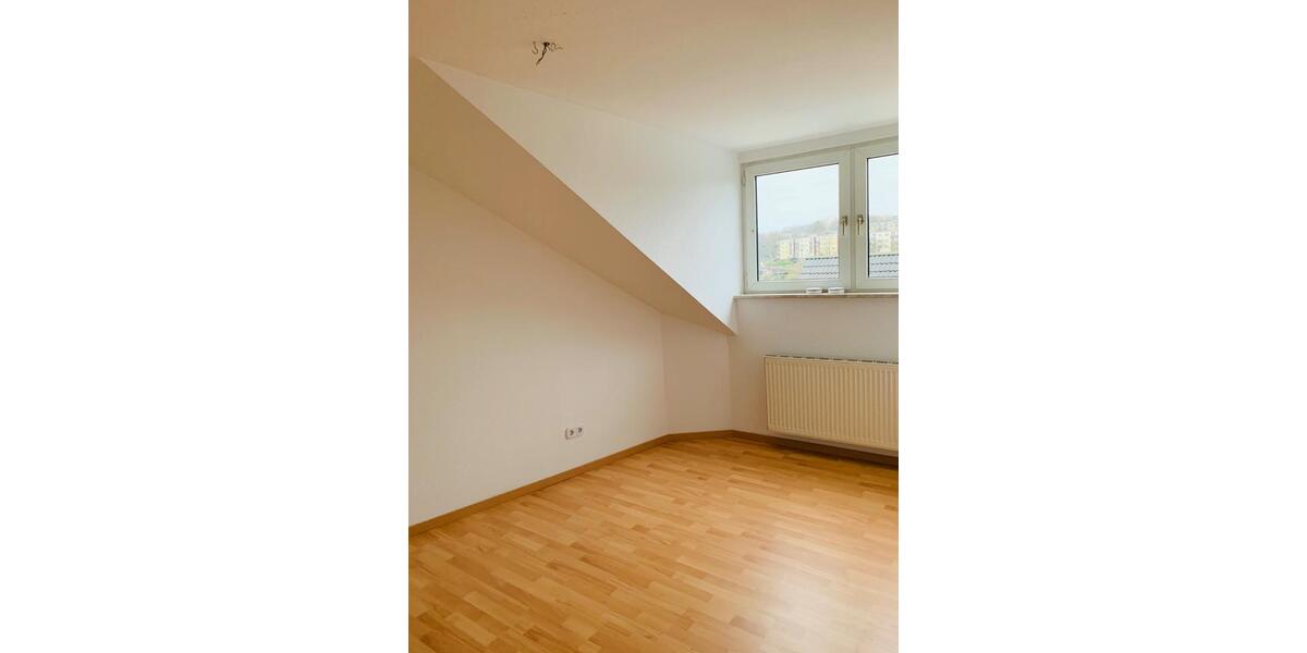 Dachgeschoßwohnung Essen Stadtbezirk VII - 3 Zimmer, 65 m&sup2;, 600&euro; | Angebot:25635910