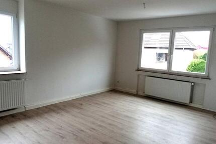 1 Zimmer-Wohnung mit Badezimmer und Küche zimmer