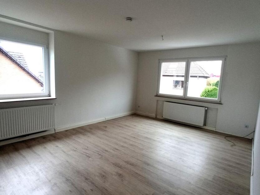 1 Zimmer-Wohnung mit Badezimmer und Küche zimmer