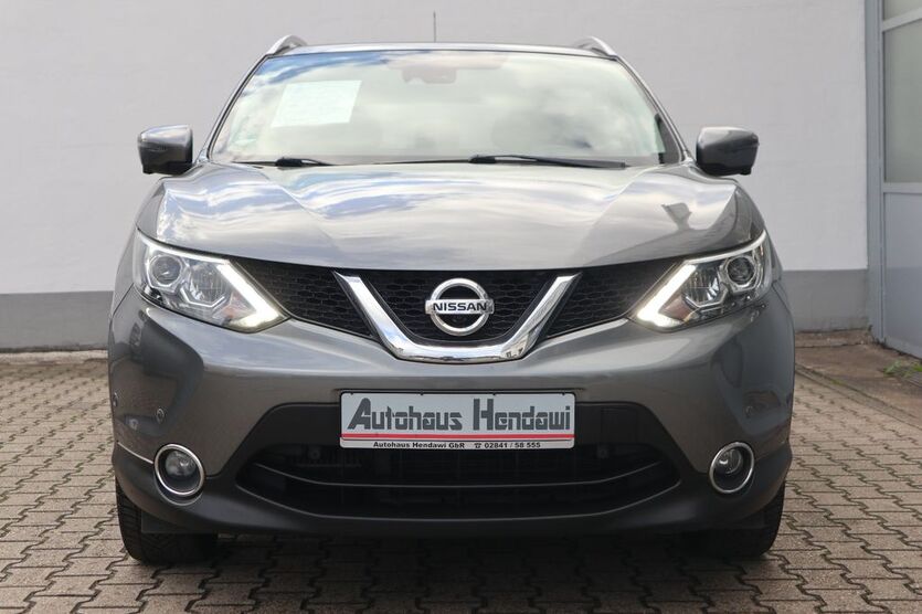 Nissan Qashqai 111.780 km 11.990 € Moers 47443