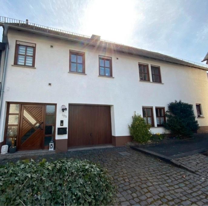Großzügiges 1-2Familienhaus—Provisionsfrei